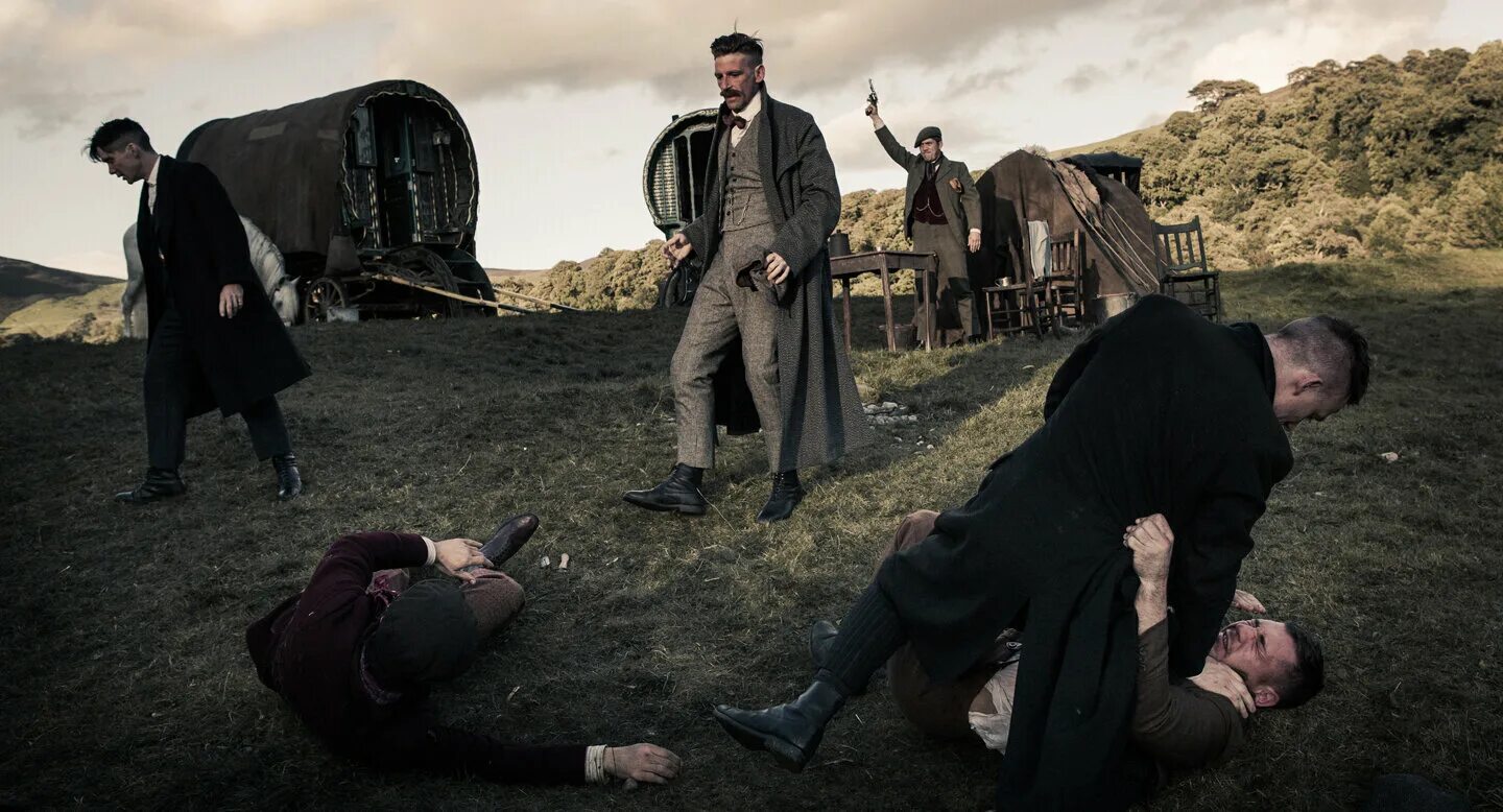 Острые козырьки кадры из сериала Фото: Острые козырьки / Кадр из сериала "Острые козырьки" (2013) #2238166