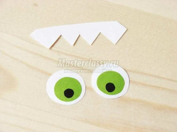 Зубастик из бумаги. Игрушки из бумаги. Закладки уголки из цветной бумаги для детей. Оригами зубастики. Крокодил из бумаги.