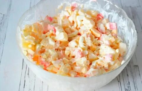 Салат с крабов палочками с ананасами