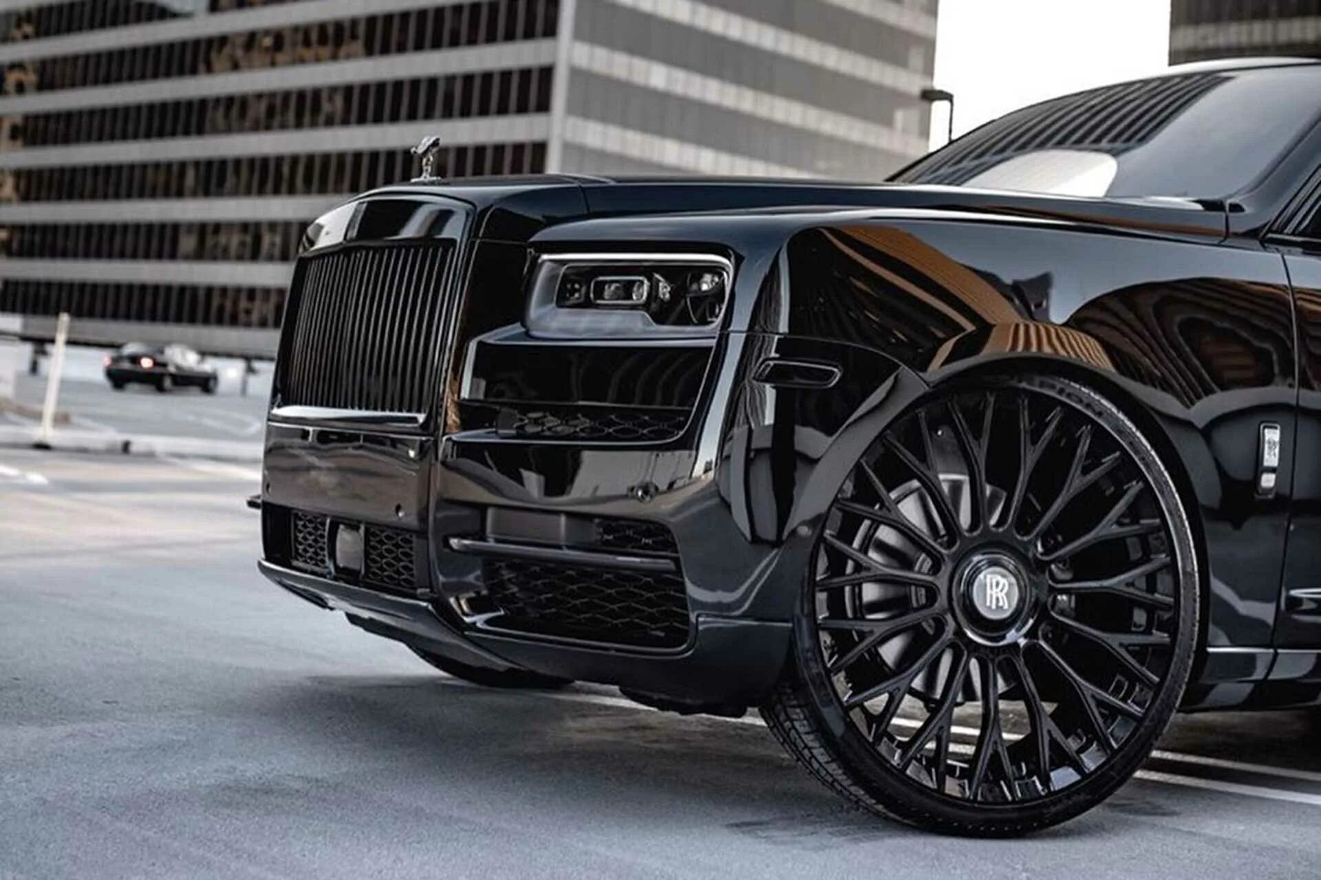 Роллс мансори. Rolls Royce Cullinan. Rolls-Royce Куллинан. Rolls Royce Cullinan Wheels. Rolls Royce Cullinan Mansory.