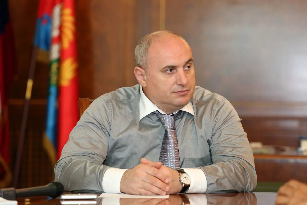 Муса мусаев меэр махачкале. Мусаев муса зубанчи. Муса мусаев. Муса мусаев художник. Муса мусаев.