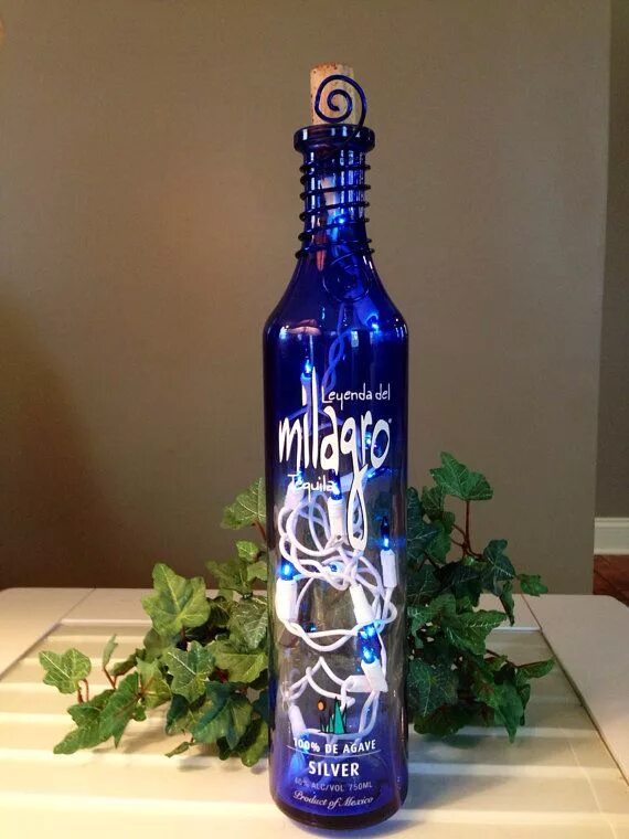 Текила в голубой бутылке. Водка tequila milagro. текила в голубой бутылке милагро. текила мексиканская в синей бутылке. текила синяя бутылка.