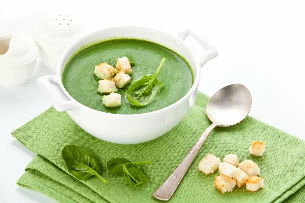 Крем суп из брокколи и шпината. Суп-пюре из шпината со сливками. Шпинатный суп пюре. Суп пюре со шпинатом. Пюре из шпината со сливками.