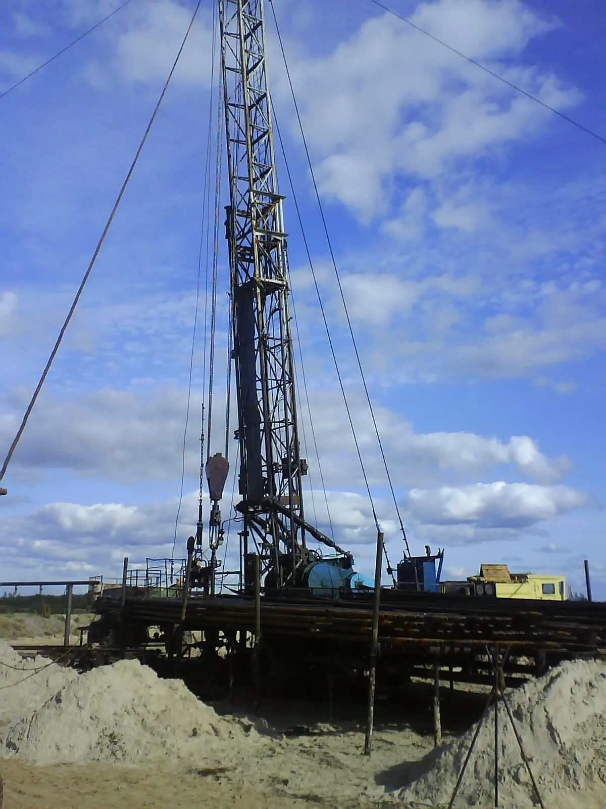 Крс буровые. Апрс 60-80 камаз роснефть. Буровой станок барс. Камаз апрс 60/80. Крс нефтяных скважин роснефть.