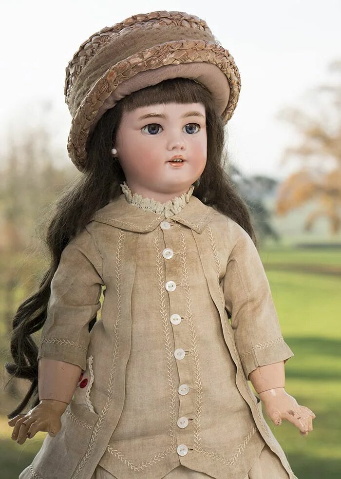 Купить куклу старую. Антикварные куклы. Большая старинная кукла. Платье для антикварной куклы. Одежда для антикварных кукол.