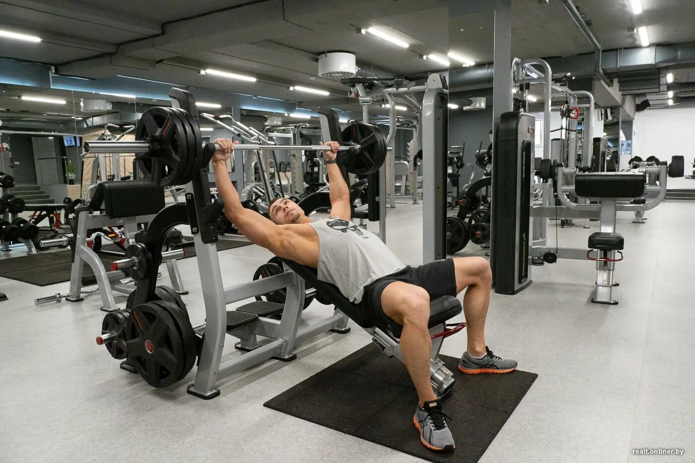 Тренажерные солигорска. Солигорск бассейн. Спортзал. Фитнес клуб импульс. Тренажерный зал горького гродно.