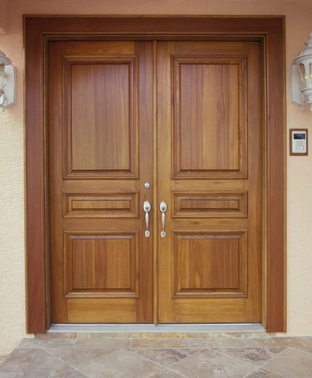 Двери 76. Дверь двойная деревянная входная. Двойные двери из дерева. Дверь двойная 2д. Pintu com.