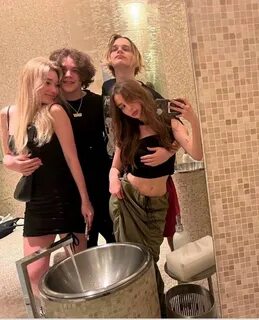 Девушка аглистефана