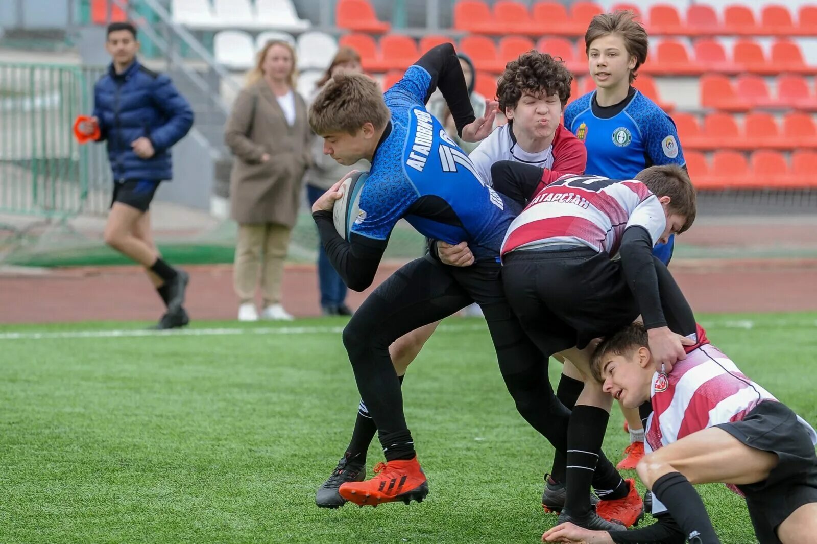 Горячие новости спорта. Локомотив Пенза регби. Первомайская стадион регби. Стадион Первомайский Пенза регби. Регби Пенза 2009.