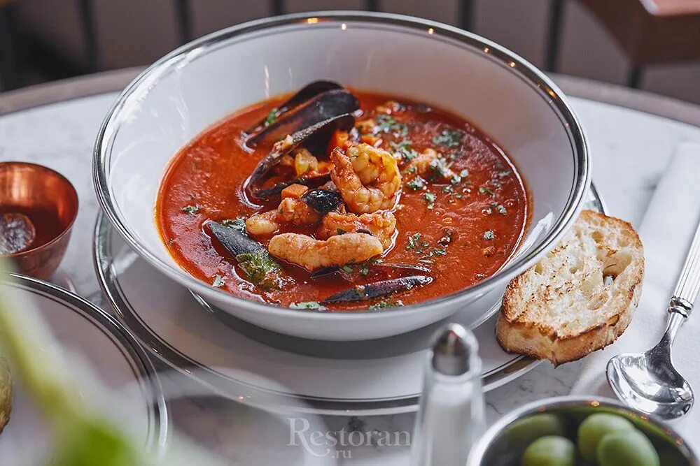 том ям кунг (tom yum goong). гаспачо с креветками. овощной суп. том ям с лаймом. сицилийский томатный суп.