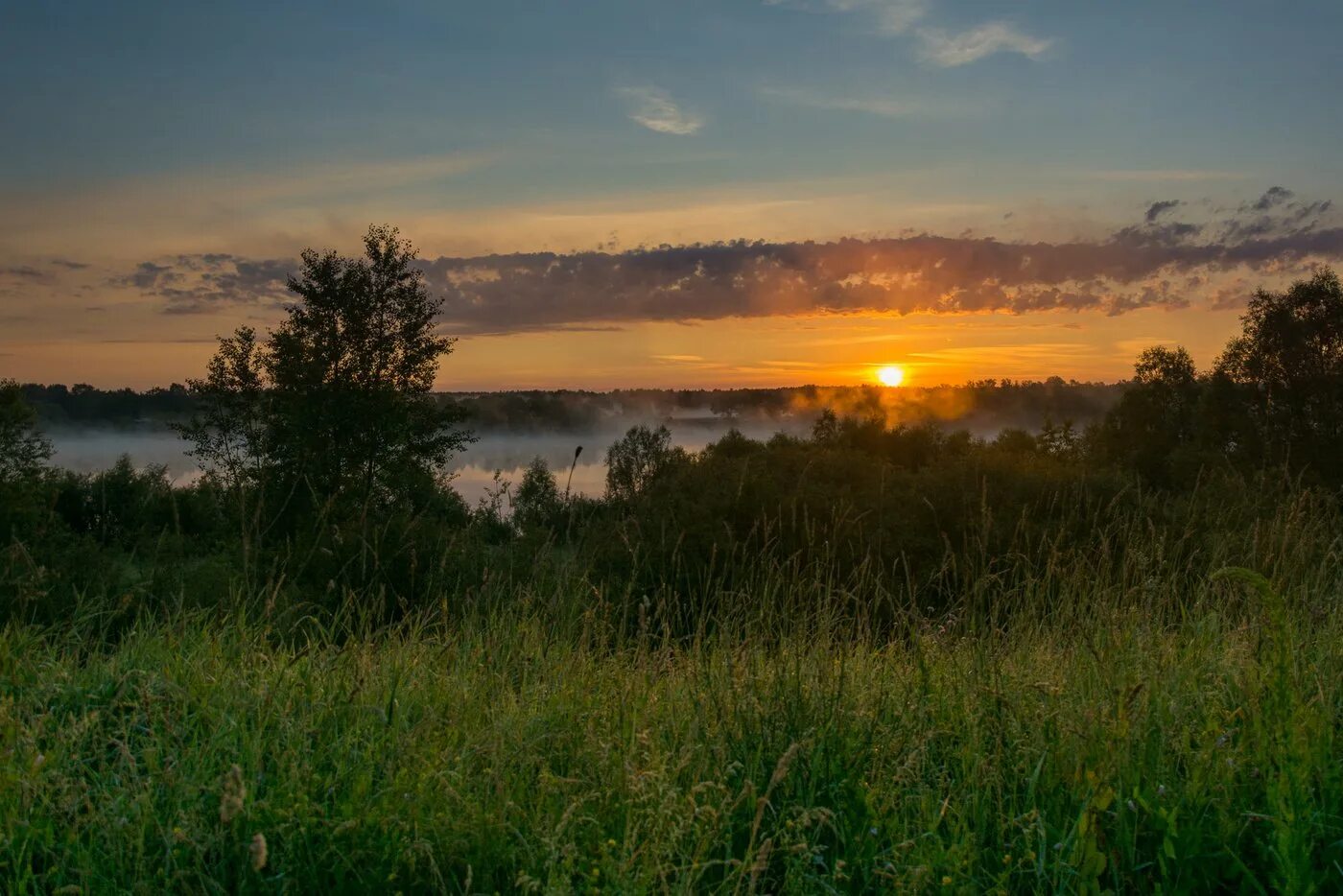 Заря оне. Вечер на оке. Лето рассвет. Зори. Заря оне.