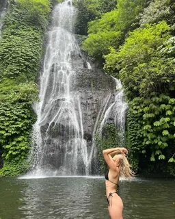 Анетт Контавейт показала фото в купальнике с отдыха на Бали - Чемпионат