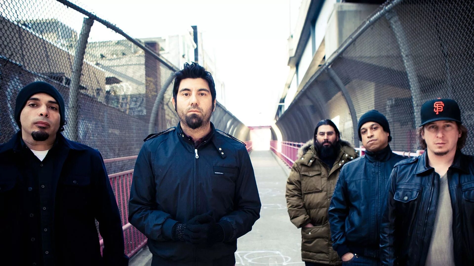 Deftones жанр. Группа Deftones. Deftones 1994. Deftones 2010. Солист дефтонс.