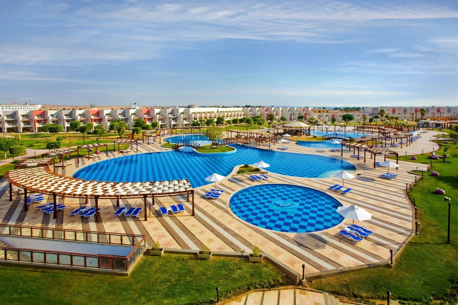 Crystal bay resort 5. Sunrise Grand select Crystal Bay Resort 5*. Sunrise Grand select Crystal Bay Resort 5 Египет Хургада. Sunrise Grand select Crystal Bay Resort (ex. Sentido Crystal Bay Resort) 5*. Sunrise Grand select Crystal Bay 5 *.