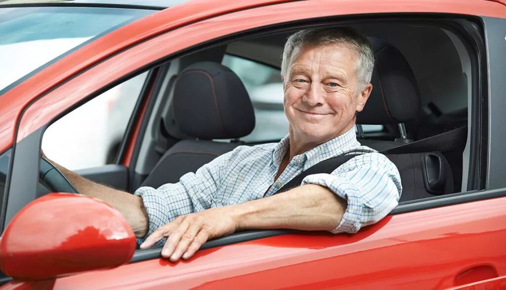 50 лет мужчина водитель. Машина для пожилых людей. Мужчина средних лет. Водитель. Мужчина водитель.