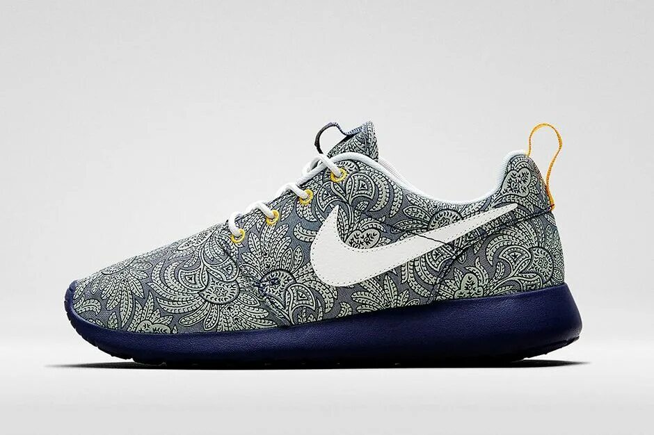 Лимитированные найки. Кроссовки Nike лимитированная коллекция. Nike Roshe Sky. Коллаборация найк и Тиффани. Nike Dunk x Liberty London.