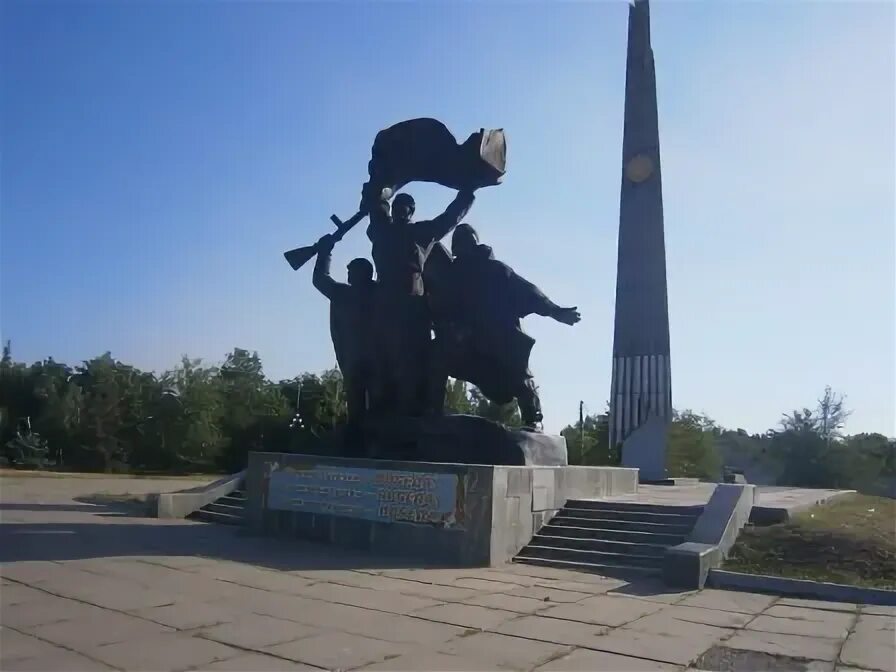 Хозяева луганска. Памятник воинам-освободителям луганска (луганск). освобождение луганска от немецко-фашистских. освобождение луганска от немецко фашистских захватчиков. ворошиловград памятники войны.
