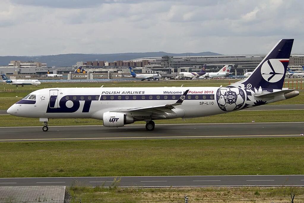 Embraer 175 lot. EMB 175. Эмбраер емб 175. Embraer 190 lot. Lot polish airlines