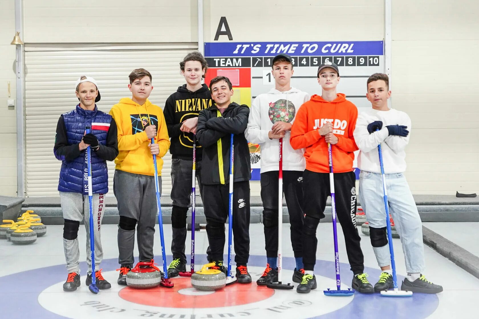 Московский керлинг клуб. Новая лига фестивальный парк. Керлинг клуб. Московский керлинг клуб. Московский керлинг клуб.