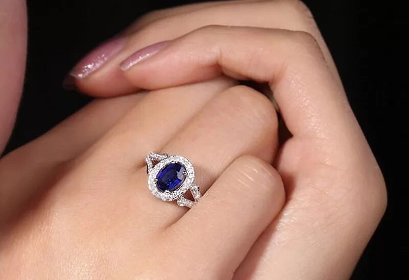 Сапфир 2 карата. Кольцо Тиффани с сапфиром. Tiffany Sapphire Ring 9 Carat. Кольцо с сапфиром 2 карата.