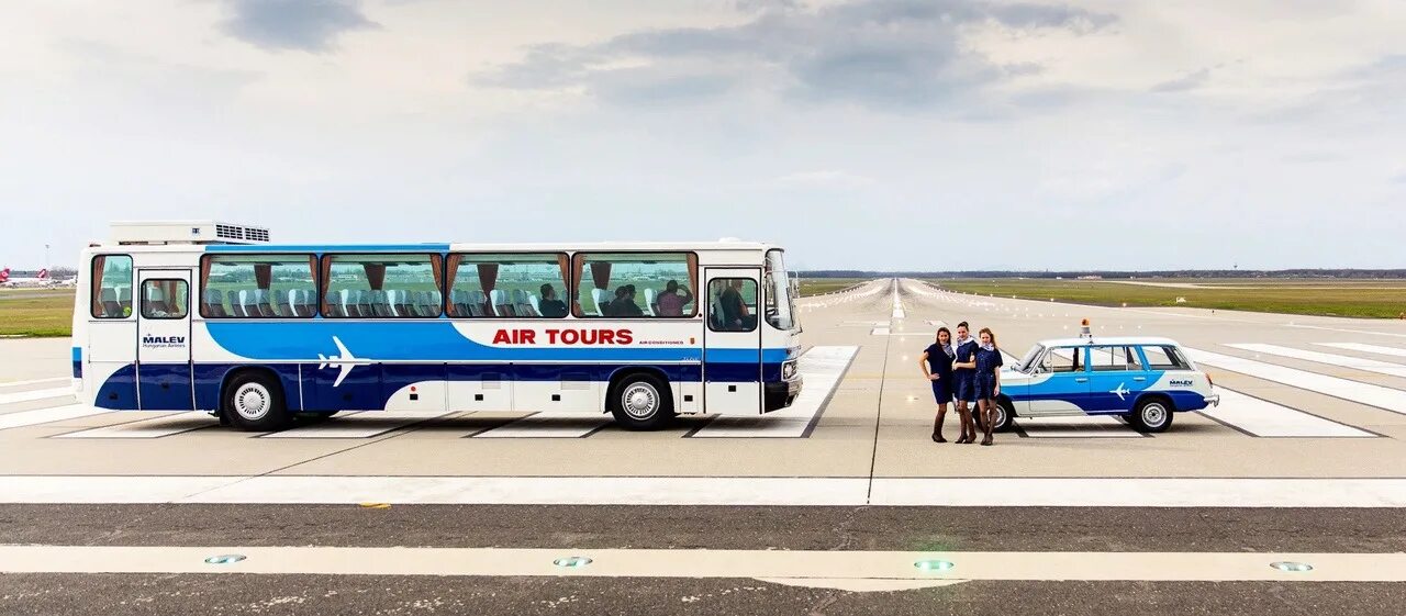 Air tours. Икарус 250 венгрия. Air tours. Икарус автобус для аэропорта. Автобусы malev.