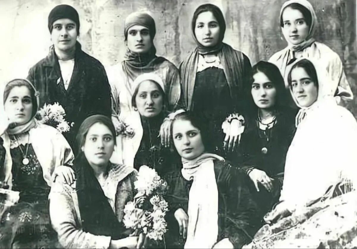 Чеченская семья. Ингушская семья. Лайсат тангиева. Ингушская семья. Старинные ингушские фотографии.