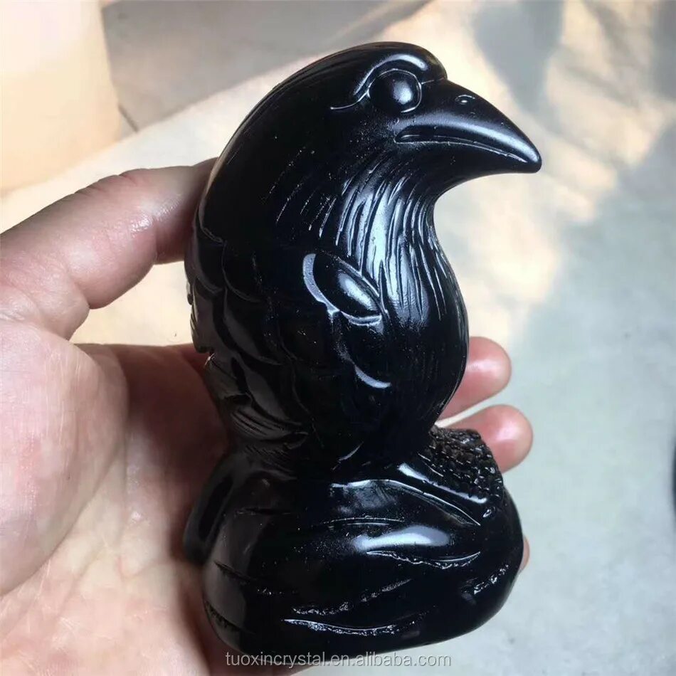 Каменный ворон. Ворона из камня. Статуэтки из камня ворон. Ворон на камне статуэтка. Ворон на камне статуэтка.