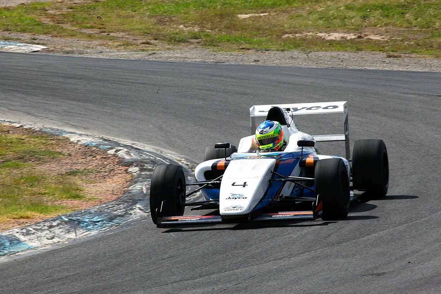 Формула 4 гонки. BRDC Formula 4 2015. Машина формула 4. Formula 4 BWT. Рейсер формула 4.