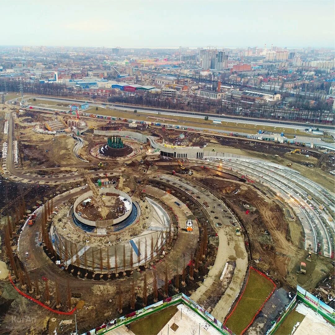 Возле стадиона краснодара. Стадион Краснодар парк. Парк Галицкого стадион. Парк Галицкого в Краснодаре вид сверху. Стадион Краснодар парк Галицкого.