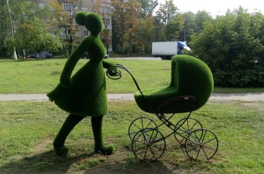 Зеленые фигуры в раменском. Зеленые насаждения. Памятники парк зеленый театр красногорск. Красногорск зеленая. Памятники парк зеленый театр красногорск.