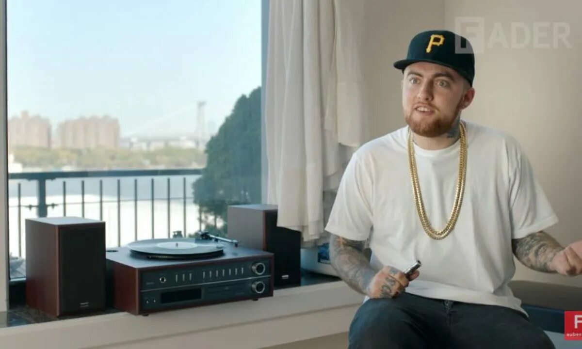 Миллер перевод. Мак Миллер могила. Mac Miller. Уралмаш Mac Miller. Mac Miller НЭК нэ.