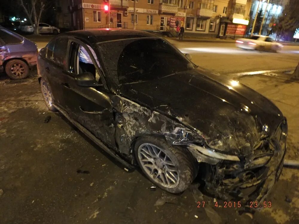 Разбитая бмв е60. Разбитая бмв е60. Бмв м5 е60 битая. Битая е60. Разбитая бмв е60.