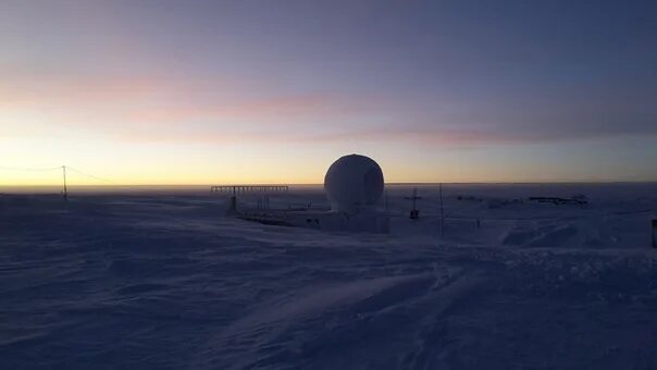 Станция восток внутри антарктида. Комплекс восток антарктида. Научная станция восток в антарктиде. Восток (антарктическая станция). Полярная станция прогресс в антарктиде.