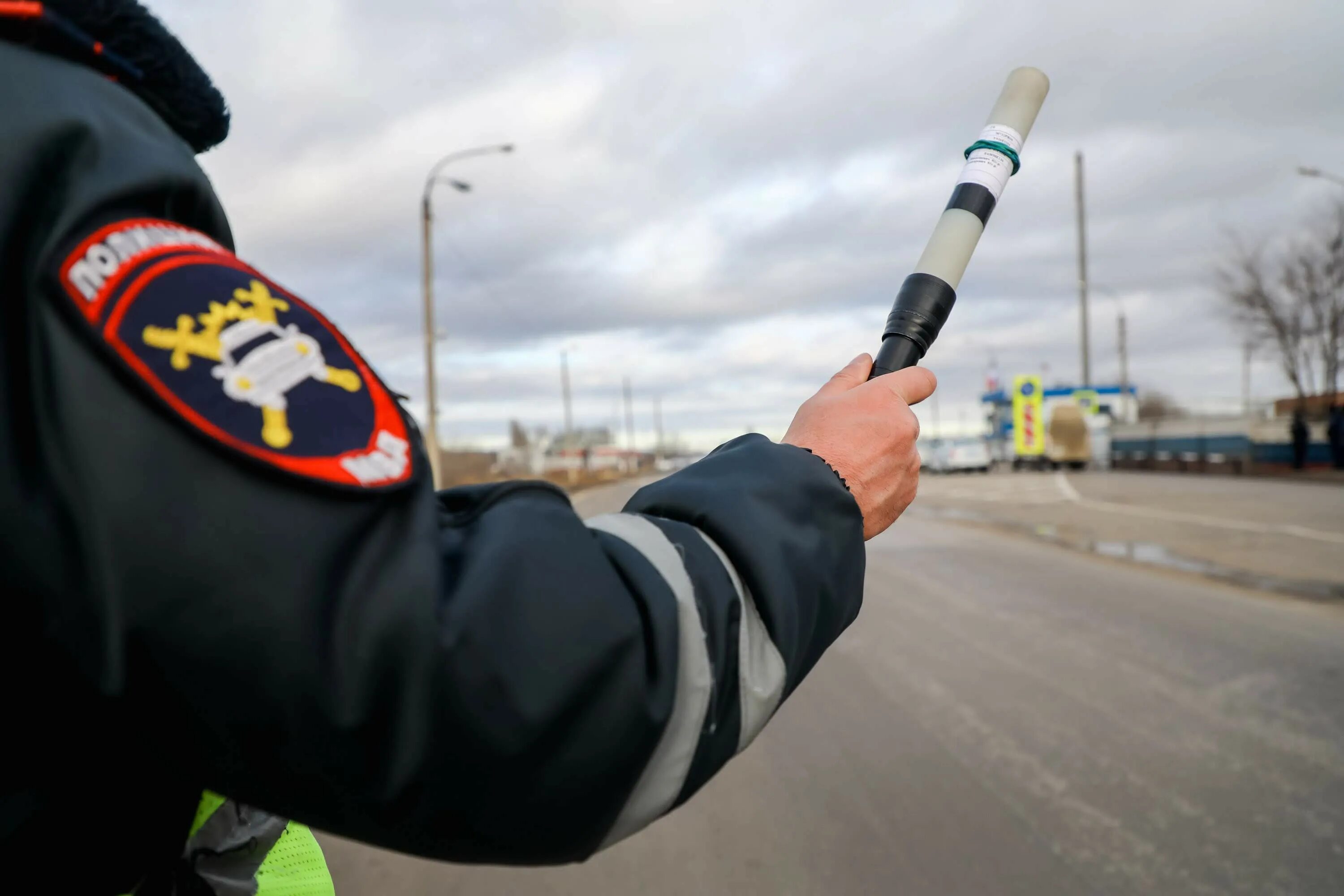 Гибдд береговая. Инспекторы ГАИ Волжск. Инспектор ДПС. Рейд ГИБДД. Сотрудник ГИБДД.