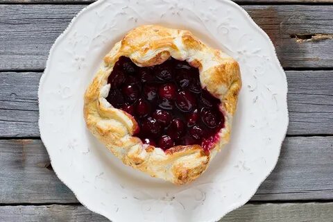 Из слоеного теста с замороженной вишней