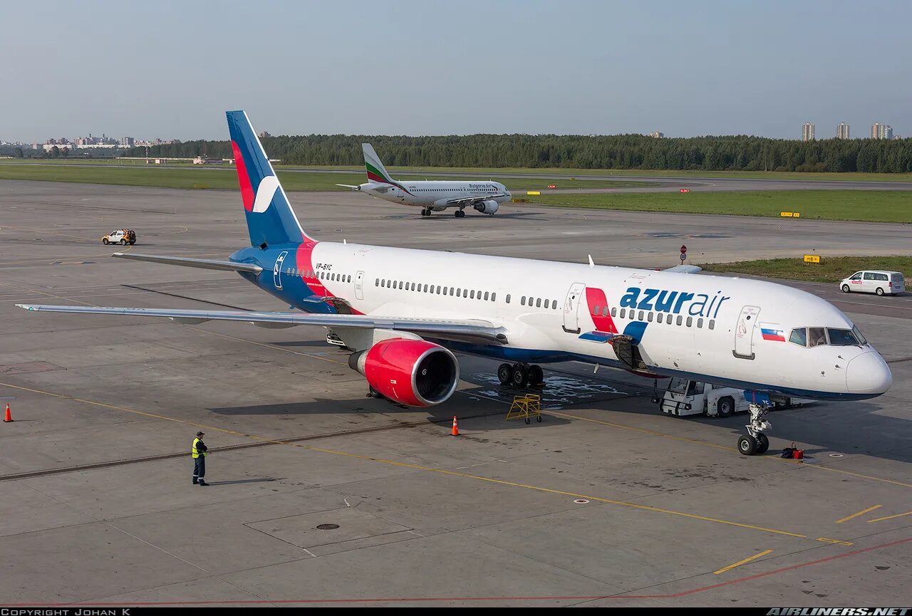 Боинг 757 Азур. Боинг 757 Азур Эйр. Boeing 757-200 Azur Air. Боинг 757 салон Azur Air. 757 200 azur air