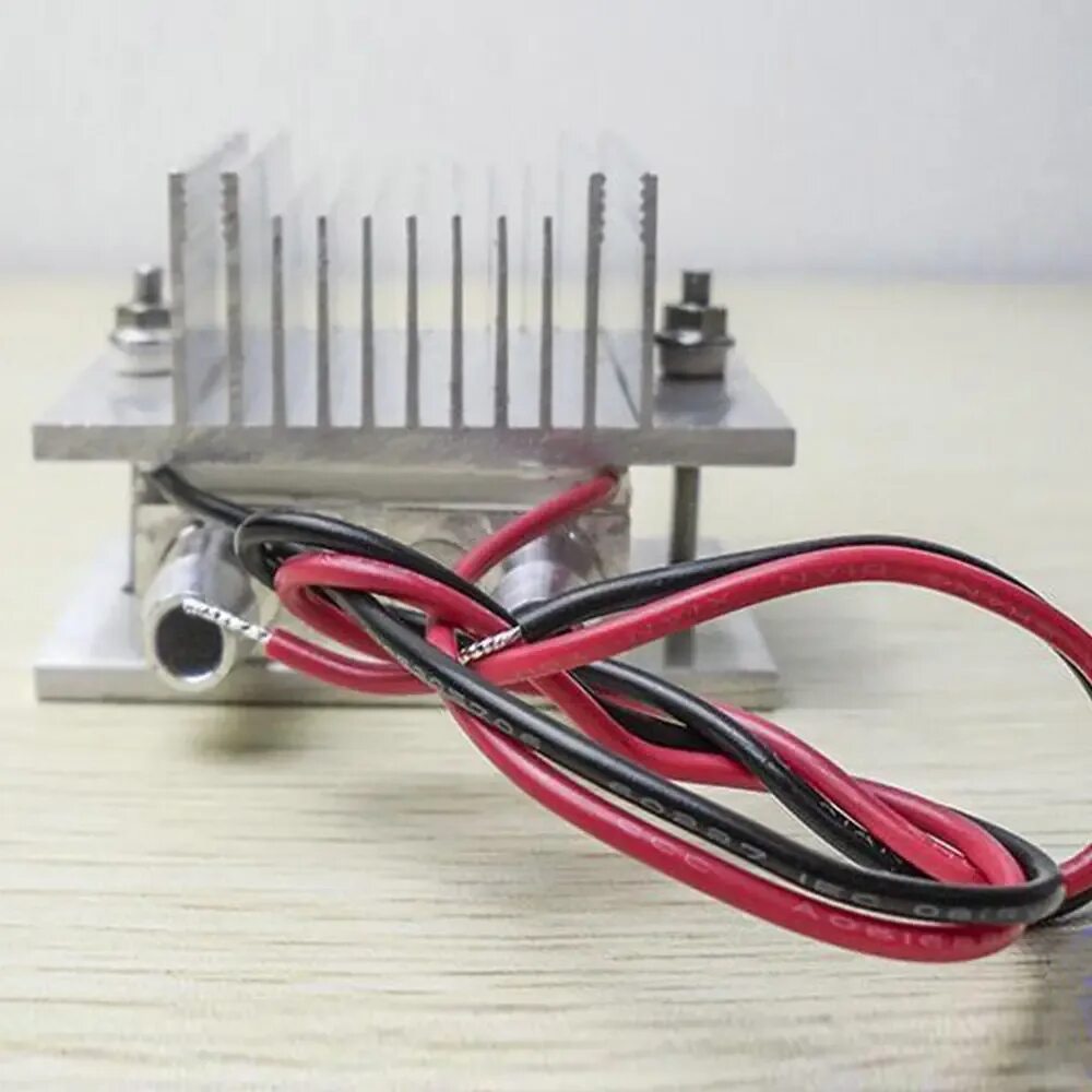 Охлаждаемый элемент. Модуль пельтье 12v/6a 40x40мм. элемент пельтье с3-4. термоэлектрический охладитель пельтье. пельтье тес1 12706.