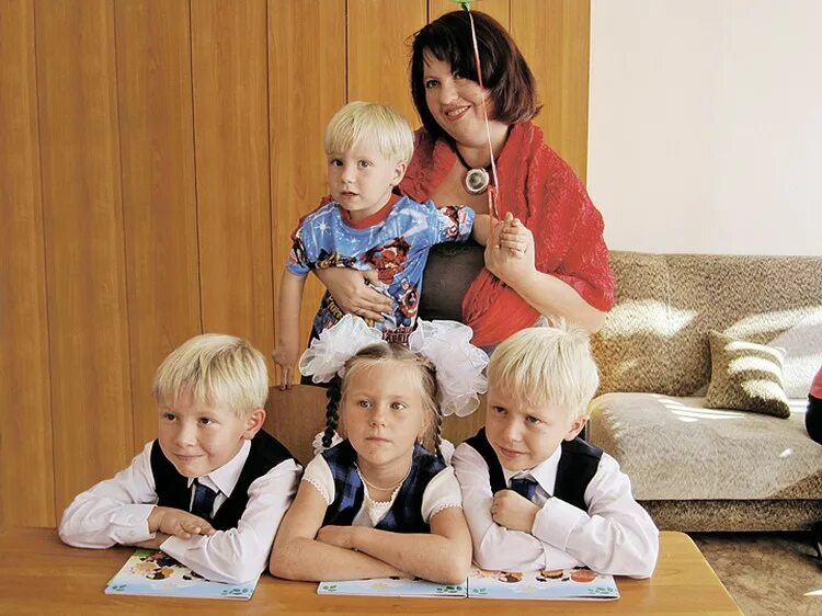 Тройняшки в подарок. Тройняшки младенцы. Тройняшки в подарок. Двойняшки. Выписка из роддома троцня.