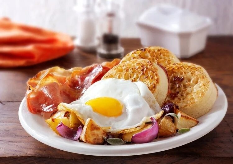 выпечка. открытки с добрым утром с завтраком. открытки с добрым утром с яичницей. открытки с добрым утром прикольные. открытка вкусный завтрак.