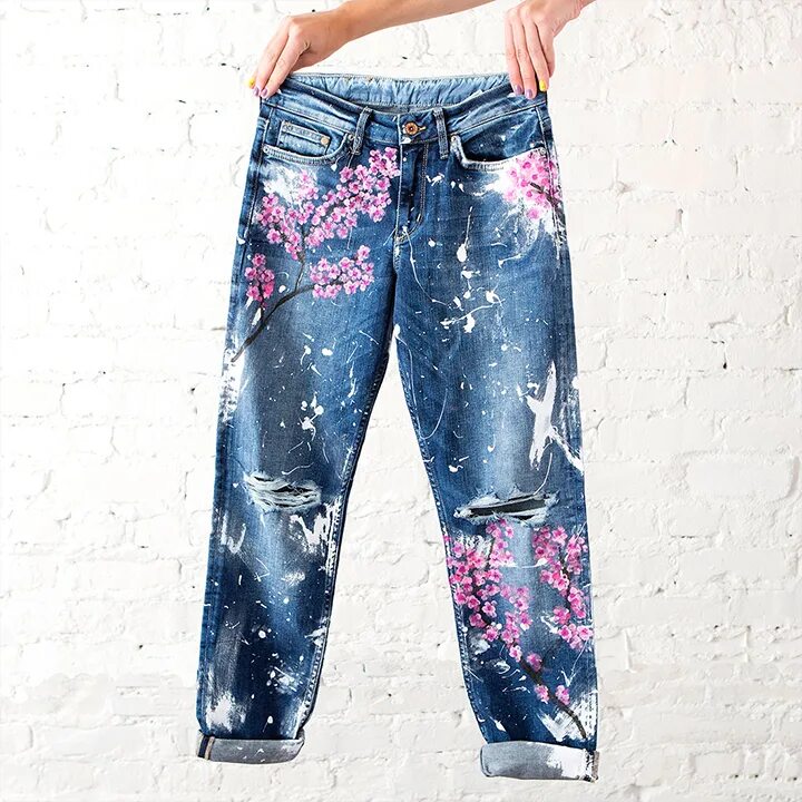 Разрисованные джинсы. Джинсы декорированные. Разукрашенные джинсы. Расписные джинсы. Как украсить джинсы