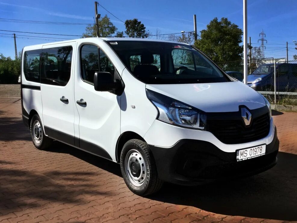 Рено трафик отзывы. Рено трафик 2017. Renault Trafic пассажирский. Рено трафик пассажирский 2018. Рено трафик 8.