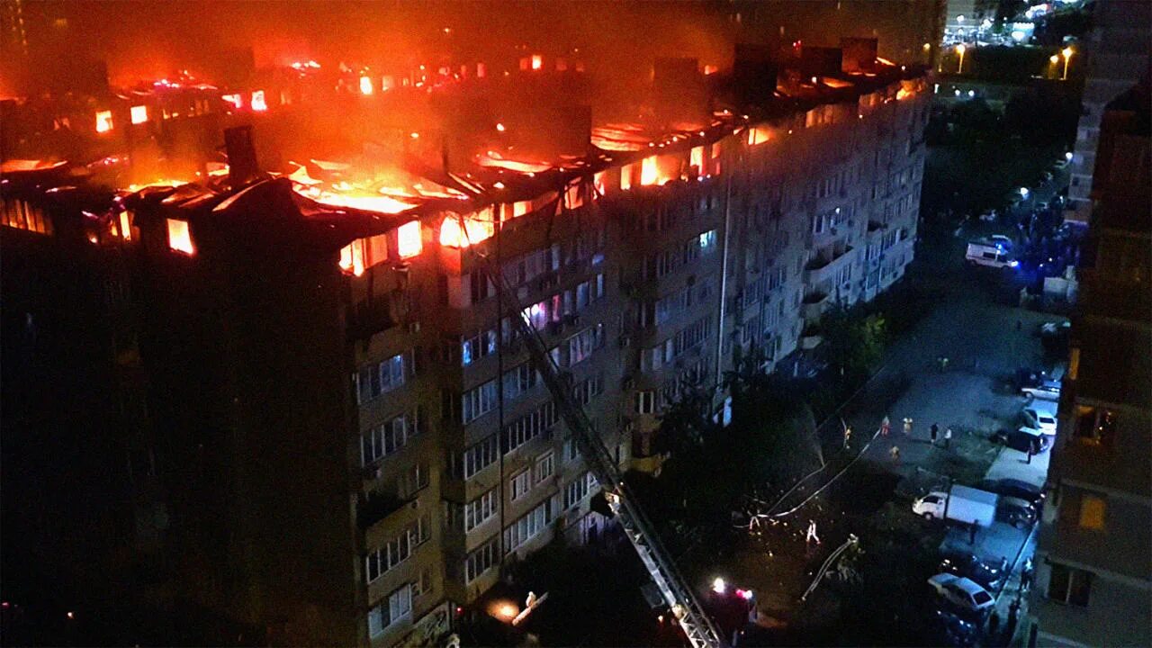 Этажи сгорел. Пожар в Краснодаре 13.09.2020. 13 Сентября 2020 пожар в Краснодаре. Пожар многоэтажки в Краснодаре. Пожар в Краснодарском крае сейчас.