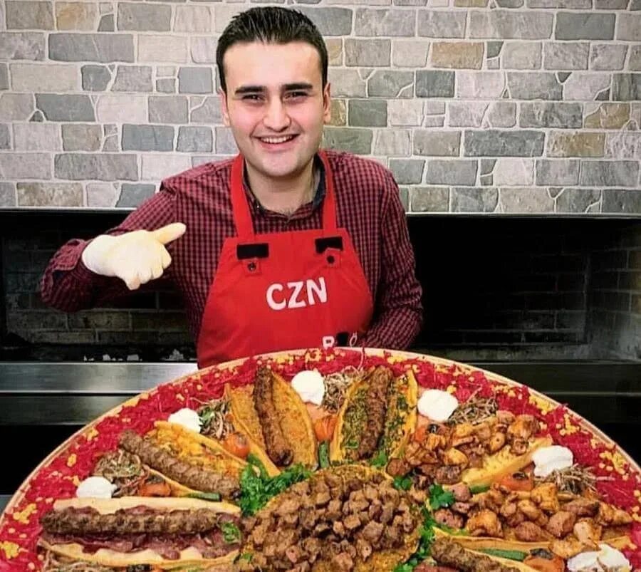 Бурак повар из турции что случилось. Бурак оздемир. burak özdemir повар. повар турок бурак оздемир. czn burak турция.