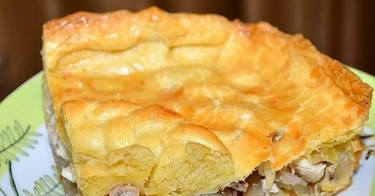 Пирог тесто из картофеля. Невесткин пирог. пирог с курицей и картофелем. пирог с курицей и картошкой в духовке. слоёный пирог с курицей и картошкой.