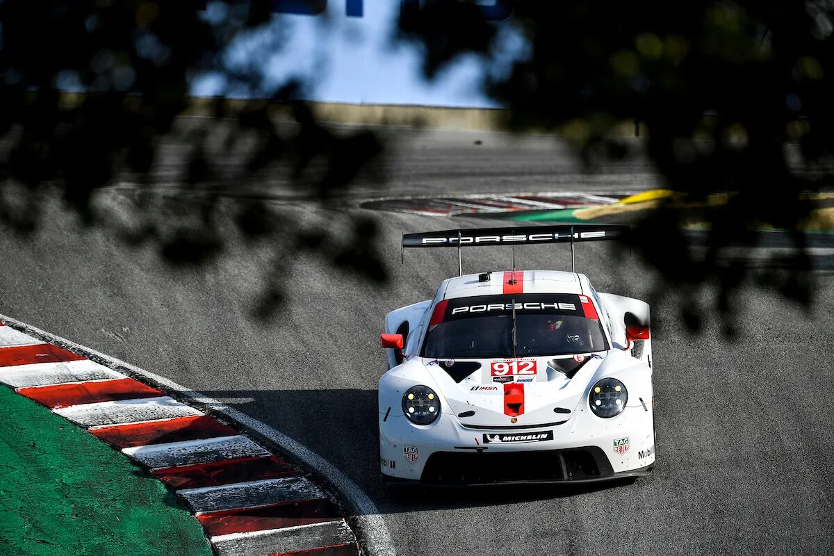 Бешеные гонки. Флаг бешеные гонки. Порше 912 полиции Японии. Porsche RSR photo Laguna Seca.