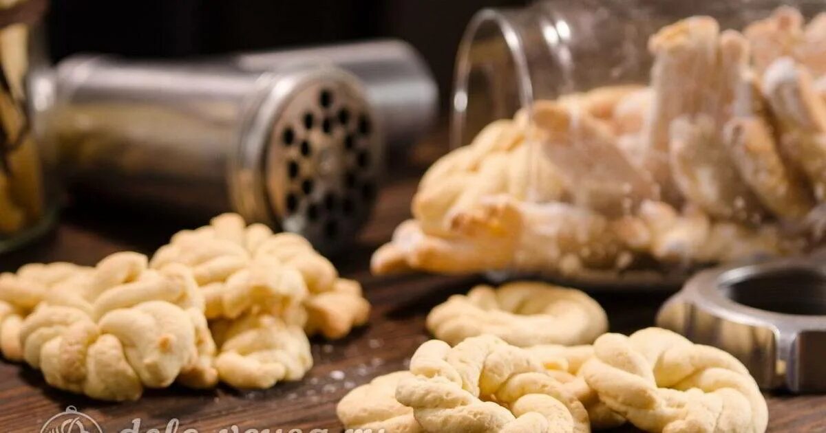 Печенье тесто мясорубка. Печенье через мясорубку. печень через мясорубку. печенье из мясорубки. песочное печенье через мясорубку.