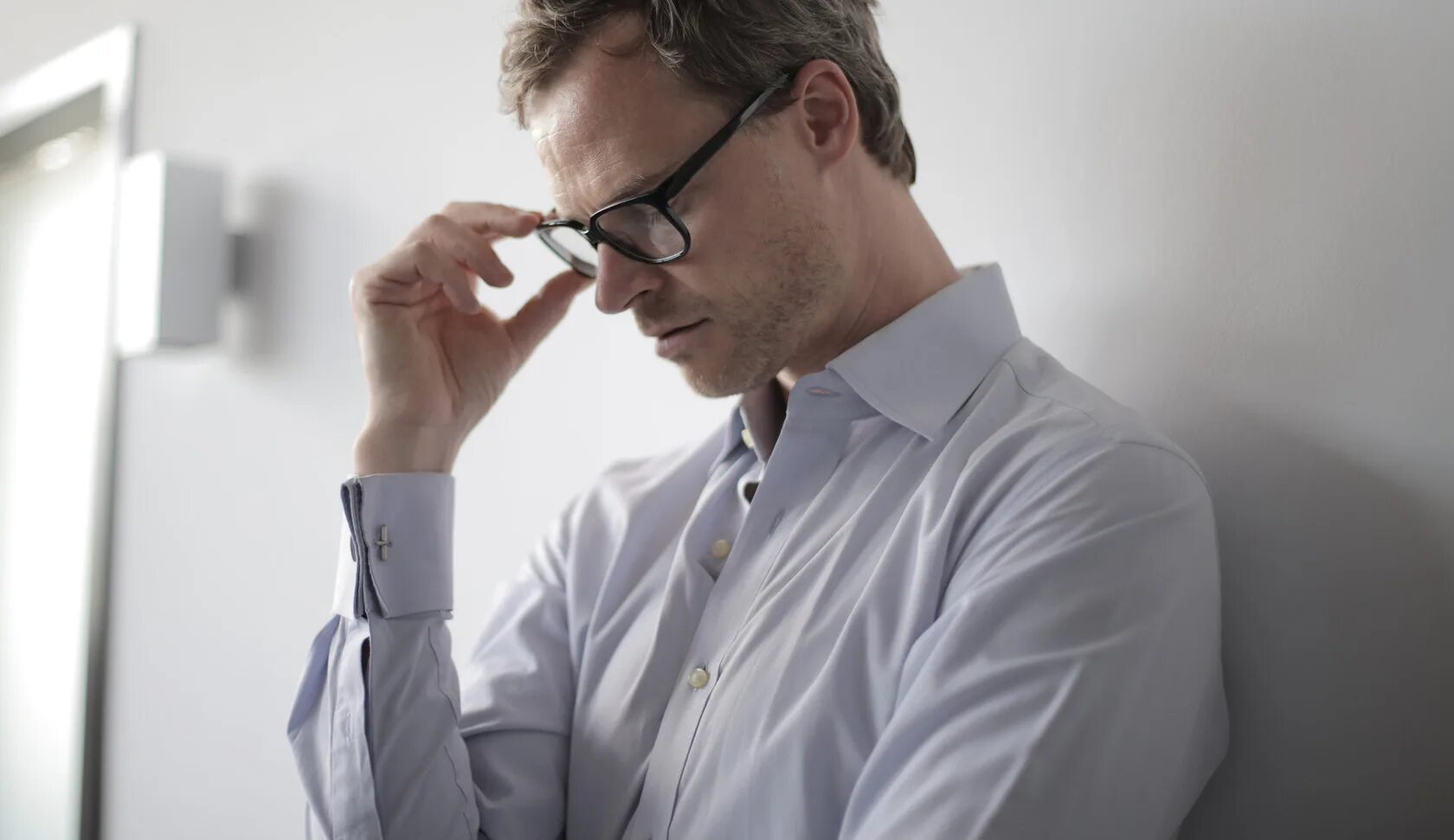 Чувство неуверенности и страха. Неуверенность. Уверенность и неуверенность человека. Эмоции ощущение неуверенности. Конфликт.