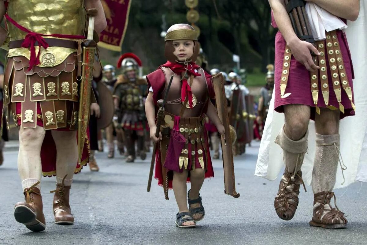 Гладиатор Римский легионер. Римские имена. Одежда Римского легионера. Одежда гладиаторов в древнем Риме.