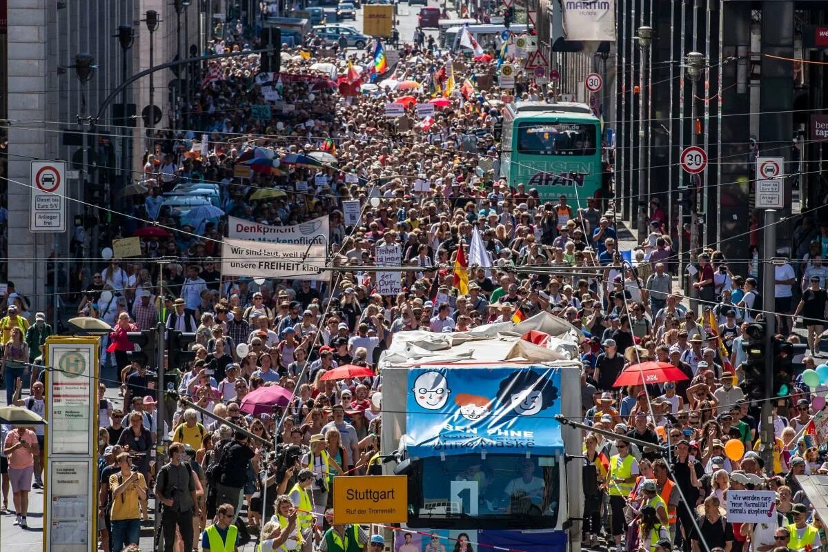 Массовые движения в мире. Берлин протесты против коронавируса. шествие в берлине. массовые движения.