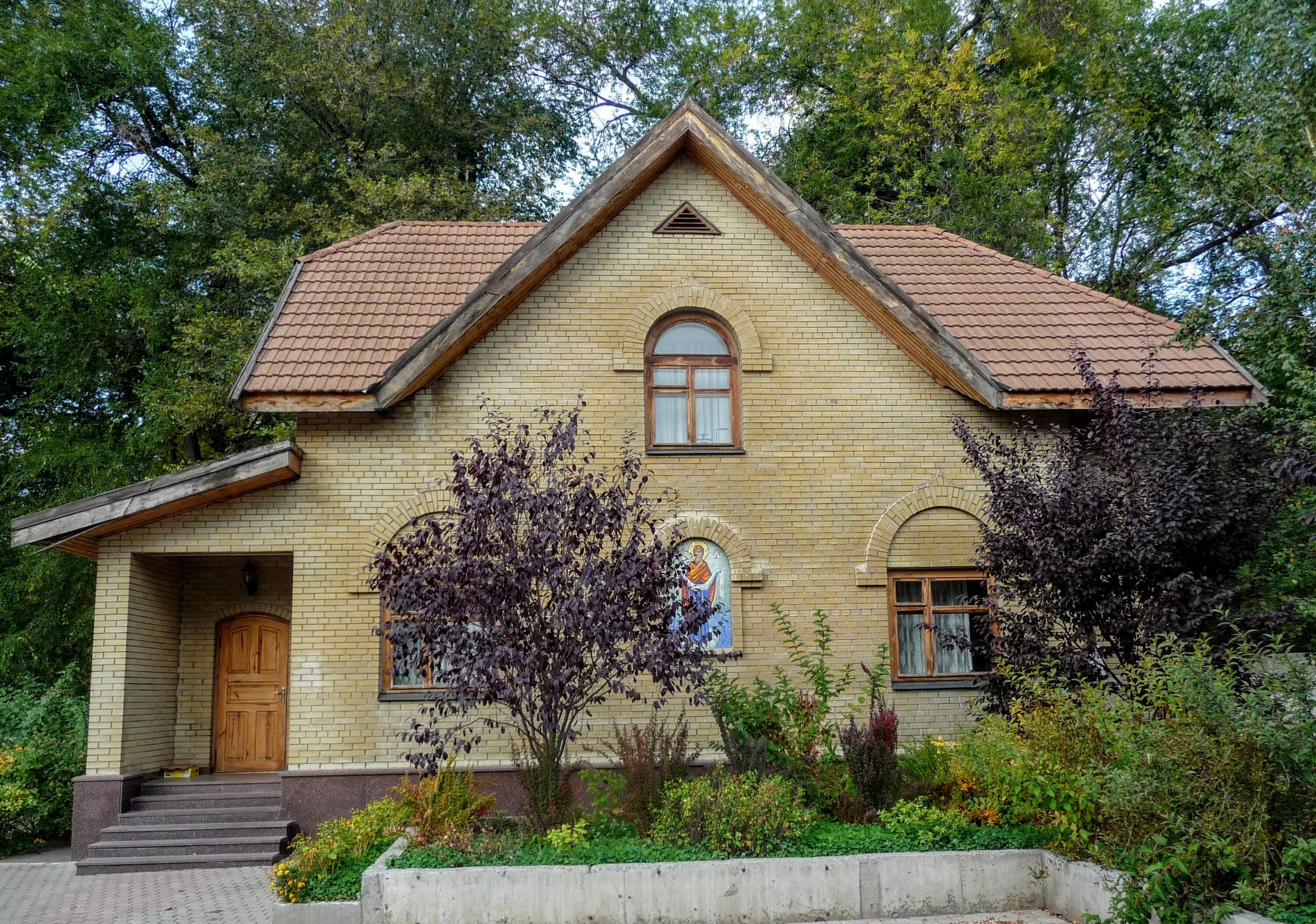 Дом в Донецке. Красивые дома Донецка. Дом капеллана. Самые красивые дома в Донецке. Продажа домов днр